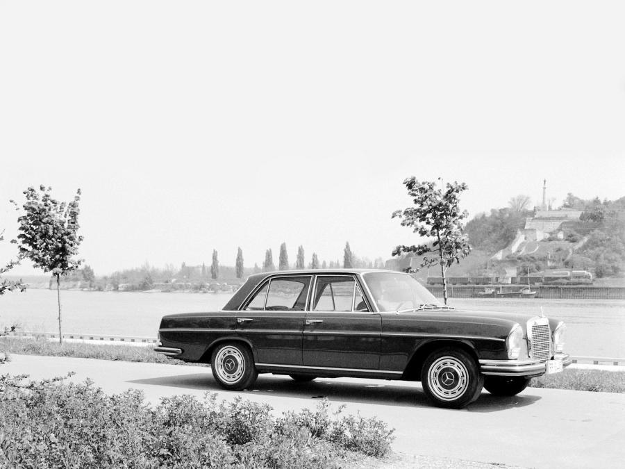  Mercedes-Benz 280 SE 1968 года  (фото 3 из 3)